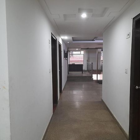 Hotel Airport Aditya Inn Нью-Дели Экстерьер фото