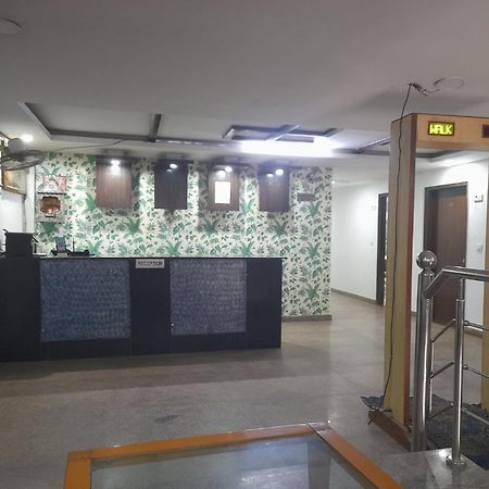 Hotel Airport Aditya Inn Нью-Дели Экстерьер фото