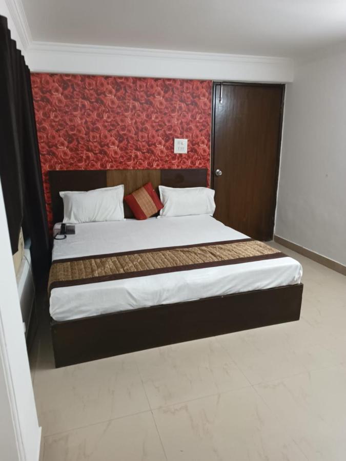 Hotel Airport Aditya Inn Нью-Дели Экстерьер фото