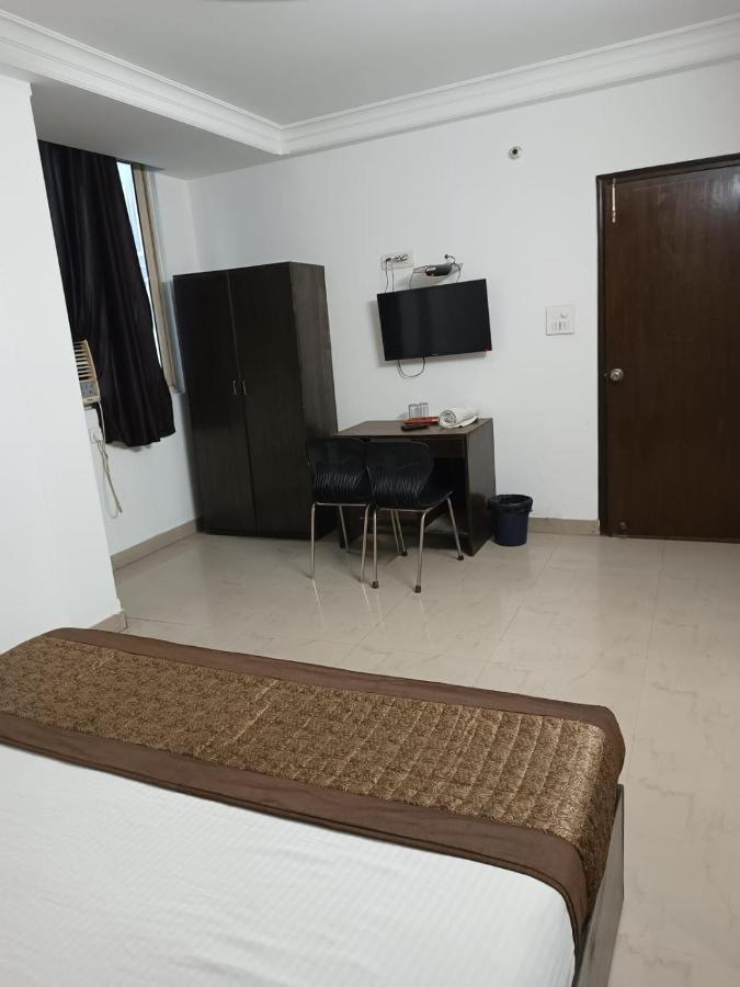 Hotel Airport Aditya Inn Нью-Дели Экстерьер фото