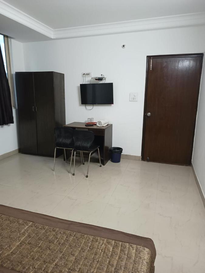 Hotel Airport Aditya Inn Нью-Дели Экстерьер фото