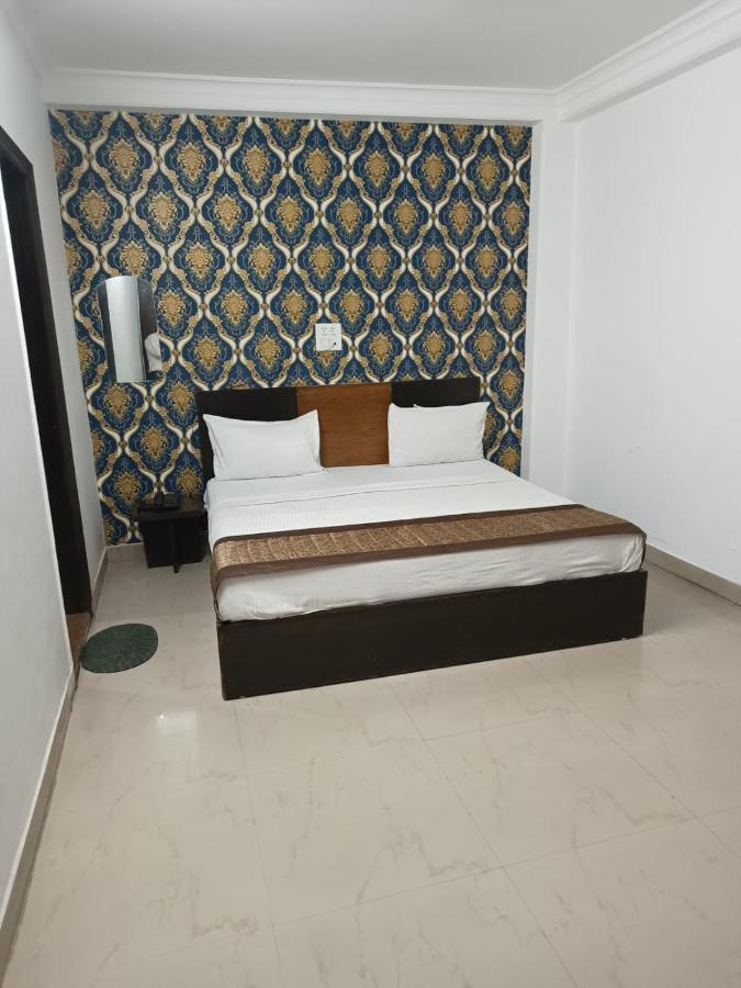 Hotel Airport Aditya Inn Нью-Дели Экстерьер фото