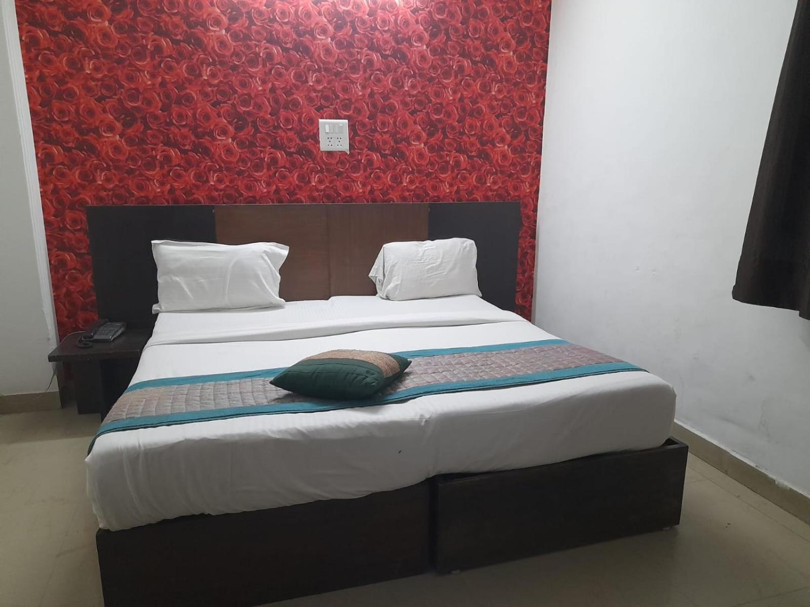 Hotel Airport Aditya Inn Нью-Дели Экстерьер фото