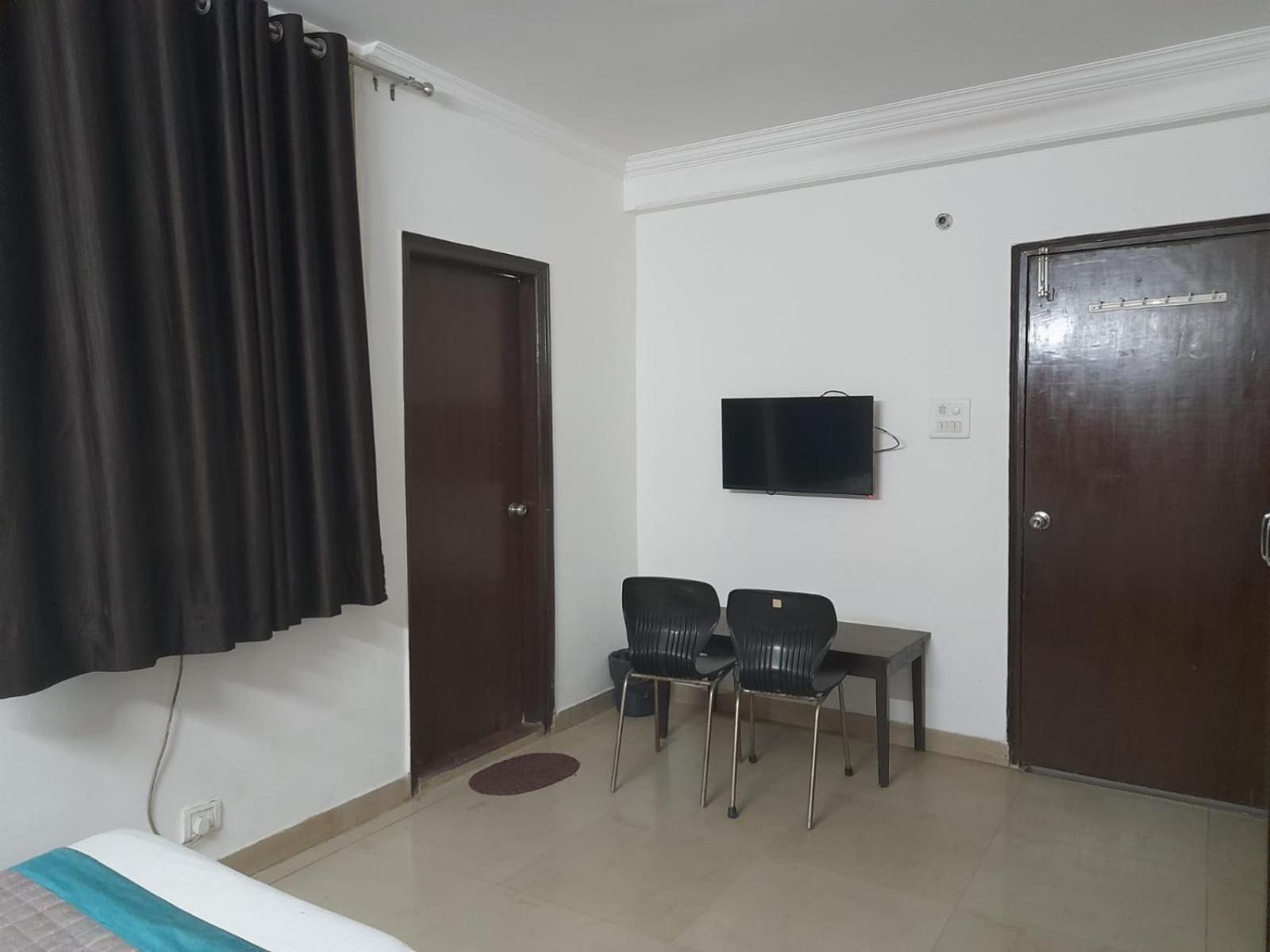 Hotel Airport Aditya Inn Нью-Дели Экстерьер фото