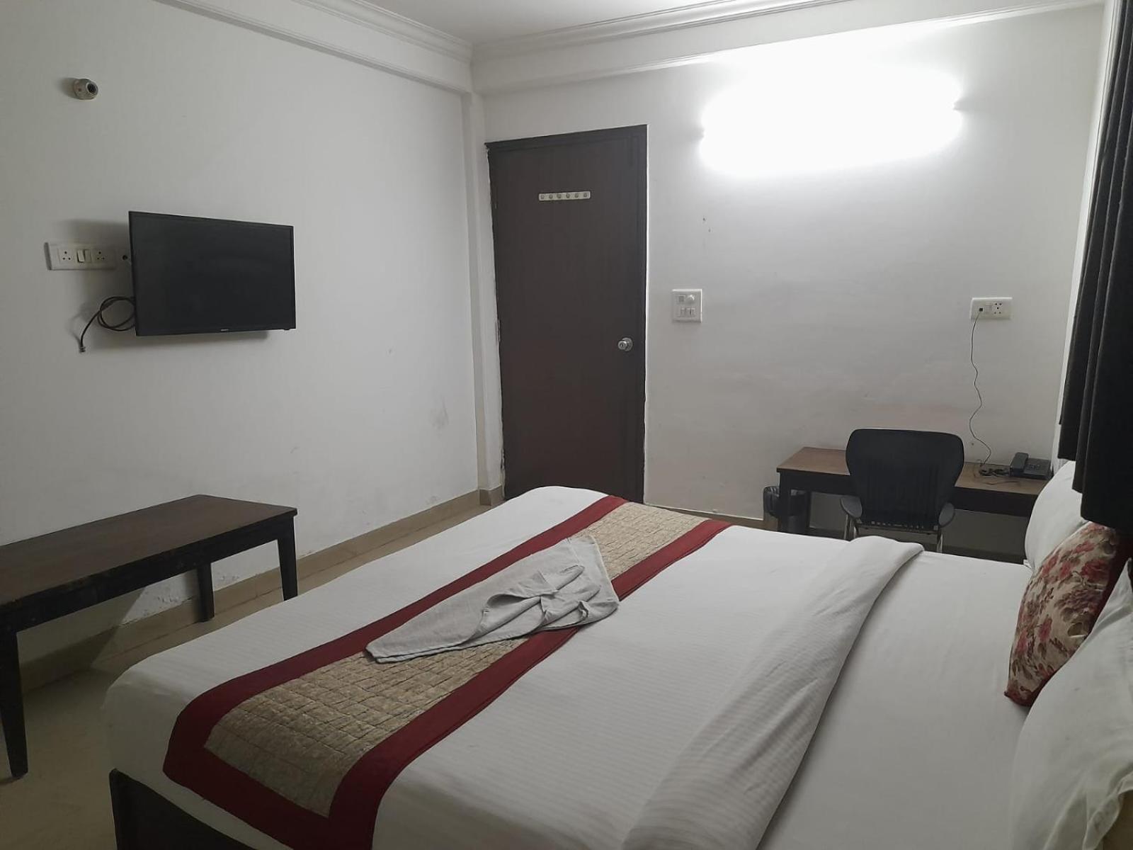 Hotel Airport Aditya Inn Нью-Дели Экстерьер фото