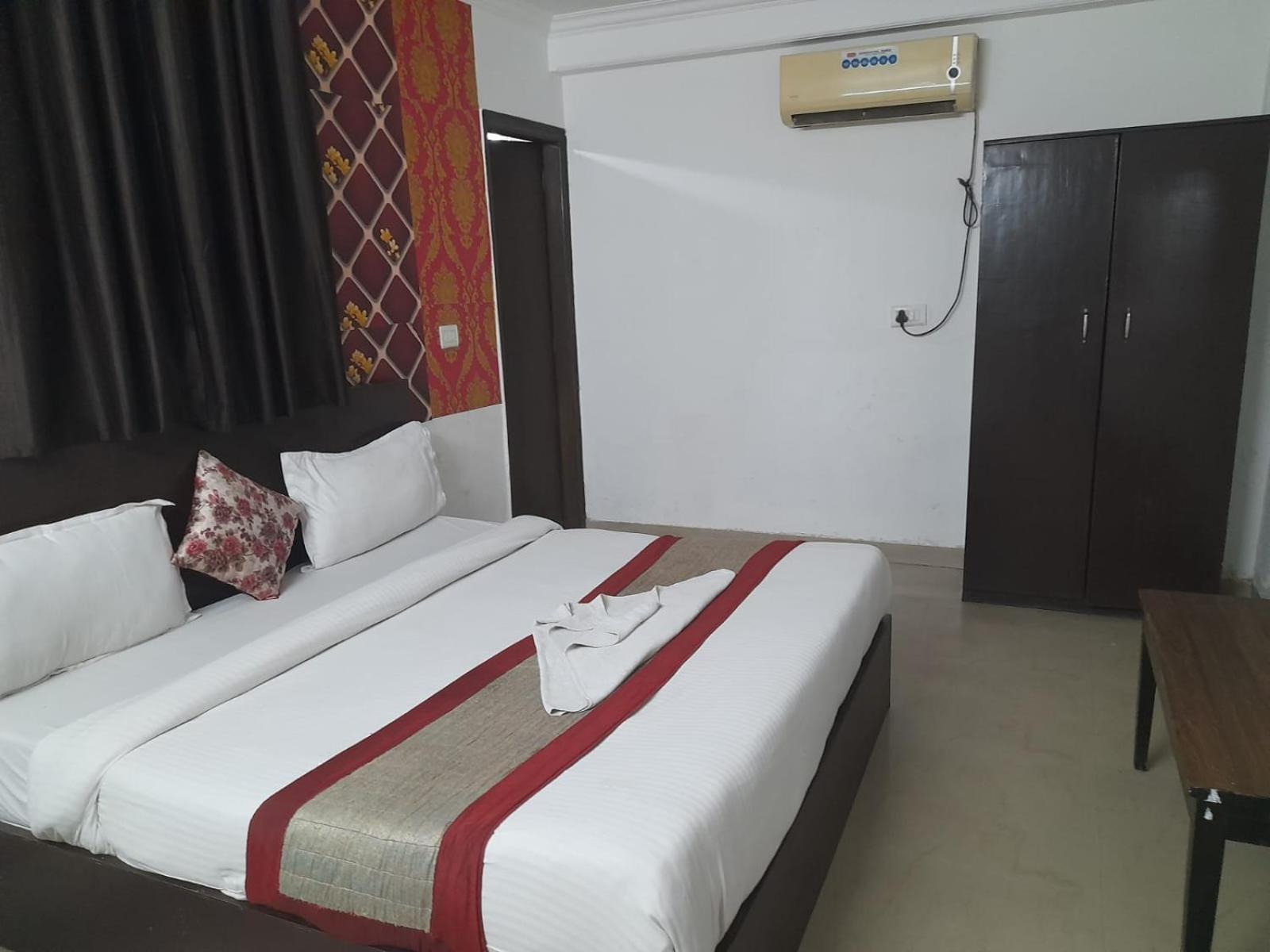 Hotel Airport Aditya Inn Нью-Дели Экстерьер фото