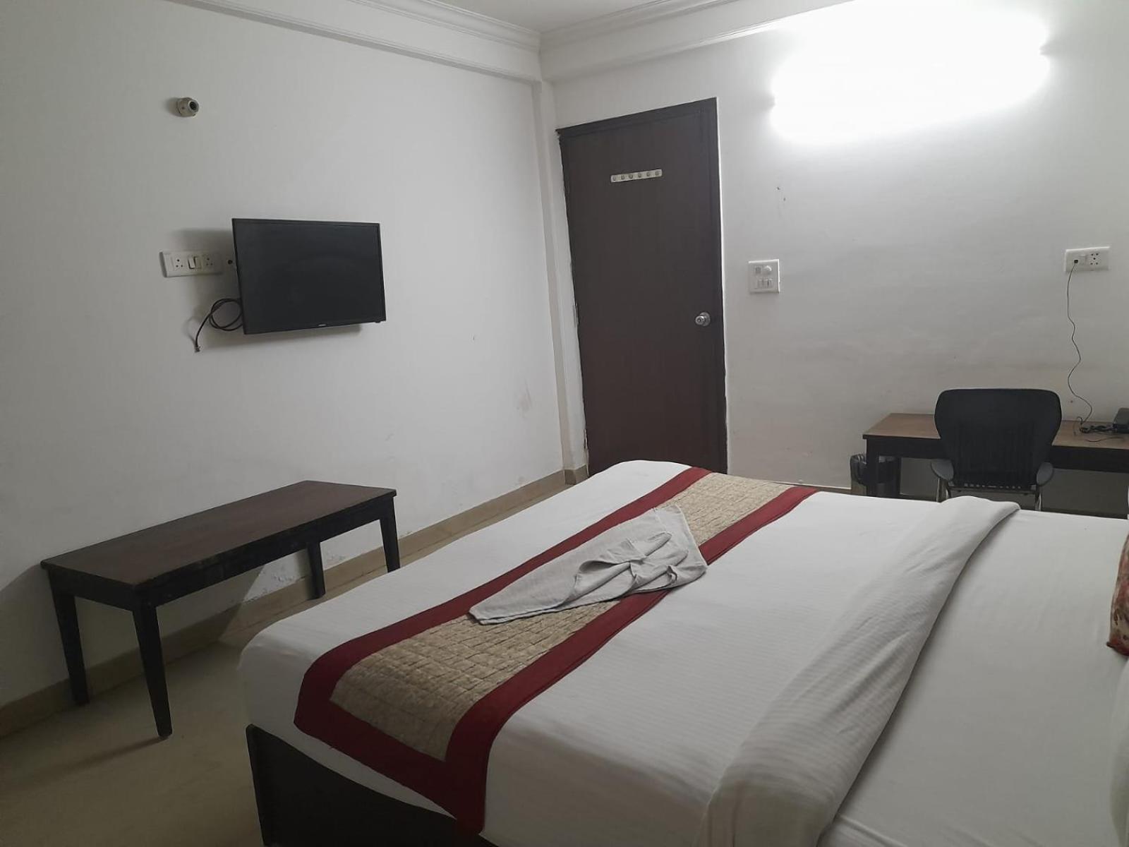 Hotel Airport Aditya Inn Нью-Дели Экстерьер фото