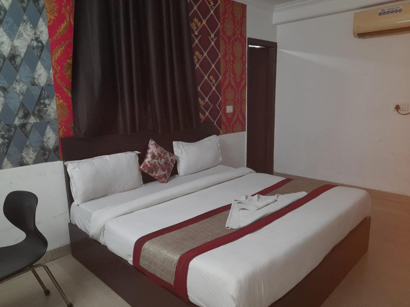 Hotel Airport Aditya Inn Нью-Дели Экстерьер фото
