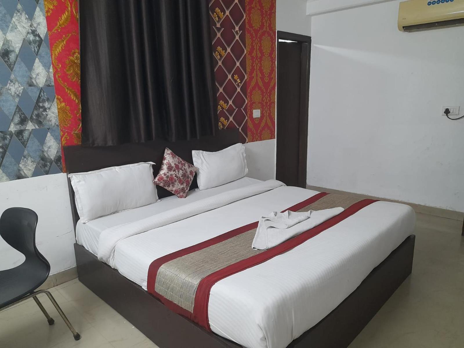 Hotel Airport Aditya Inn Нью-Дели Экстерьер фото