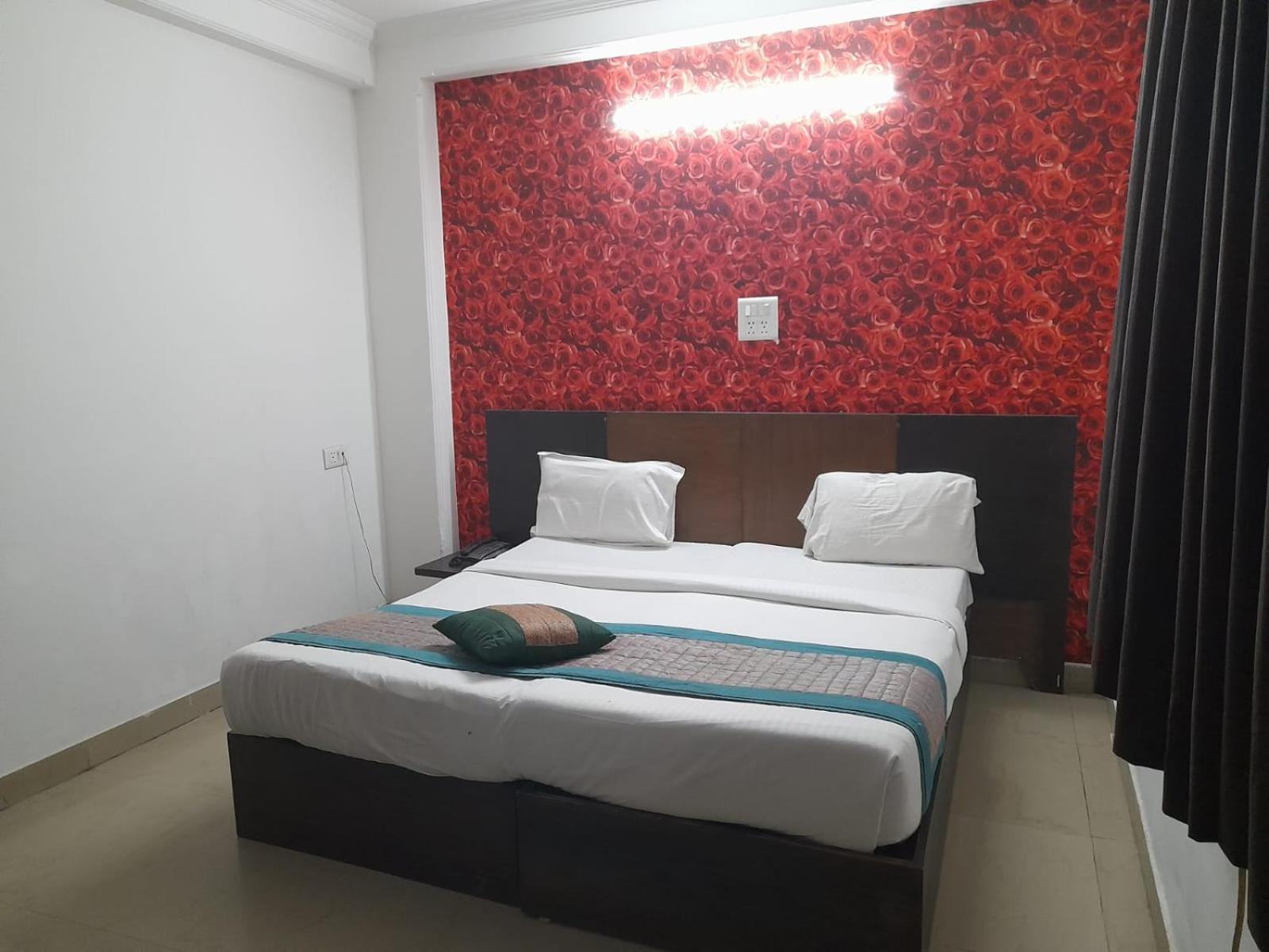 Hotel Airport Aditya Inn Нью-Дели Экстерьер фото